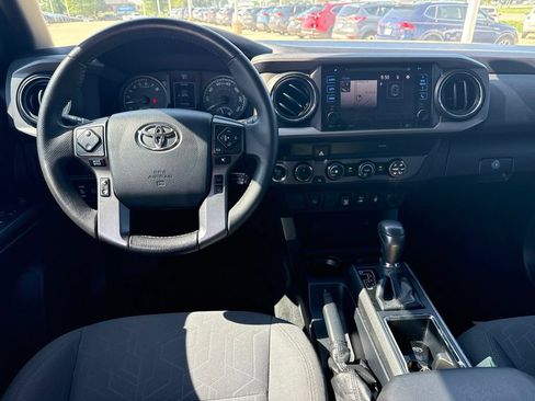 Used 2019 Toyota Tacoma TRD Off-Road AWD/4WD image 10