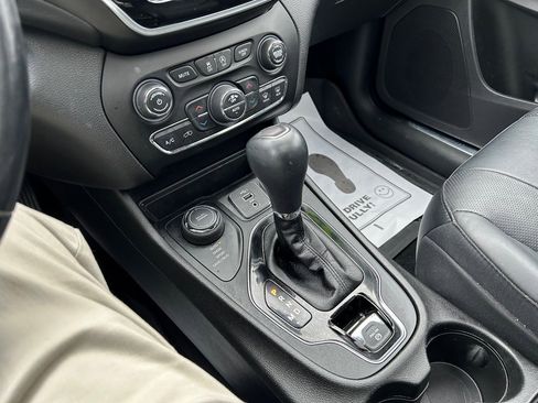 Used 2021 Jeep Cherokee Limited image 15