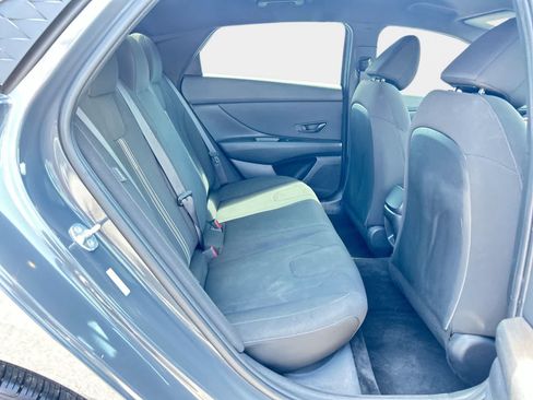 Used 2025 Hyundai Elantra Sport FWD image 13