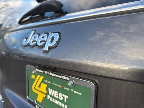 Used 2022 Jeep Compass Limited image 11