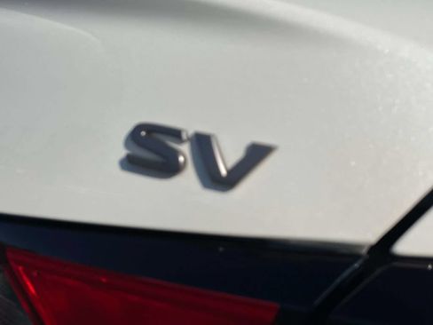 Used 2023 Nissan Altima 2.5 SV FWD image 9