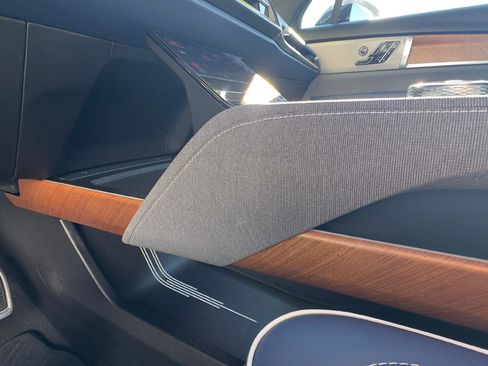 Used 2026 Cadillac Vistiq Premium Luxury image 18