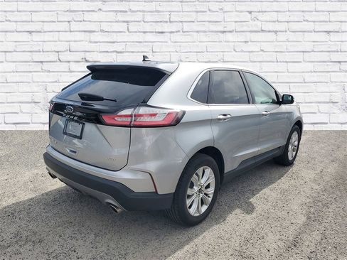 Used 2024 Ford Edge Titanium image 2