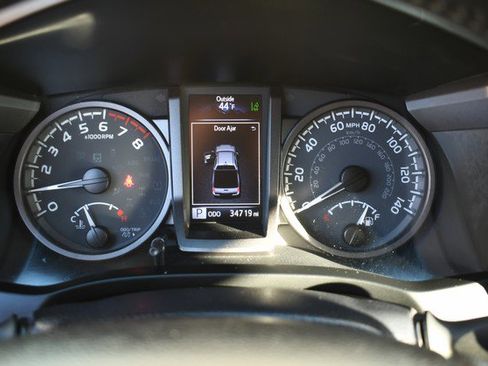 Certified 2021 Toyota Tacoma TRD Off-Road image 31