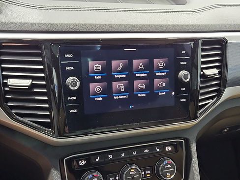 Certified 2023 Volkswagen Atlas Cross Sport SE w/ Panoramic Sunroof Package FWD image 19