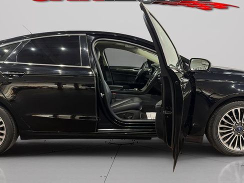 Used 2018 Ford Fusion SE w/ Fusion SE Technology Package image 16