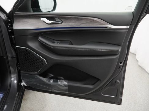 New 2025 Jeep Grand Cherokee Overland w/ Trailer Tow Package image 33