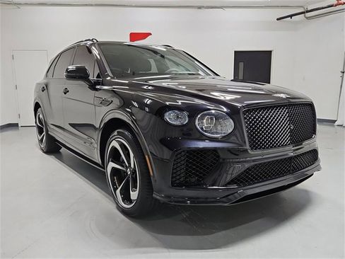 Used 2022 Bentley Bentayga image 2
