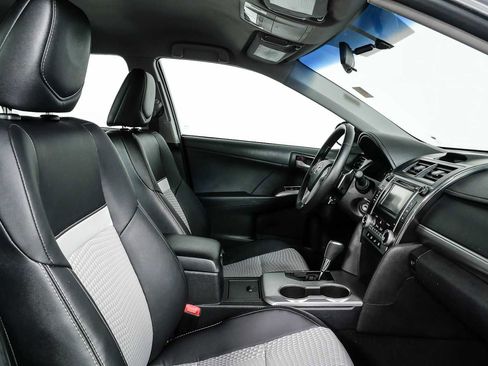 Used 2012 Toyota Camry SE FWD image 19