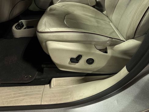 Used 2019 Chrysler Pacifica Limited image 25