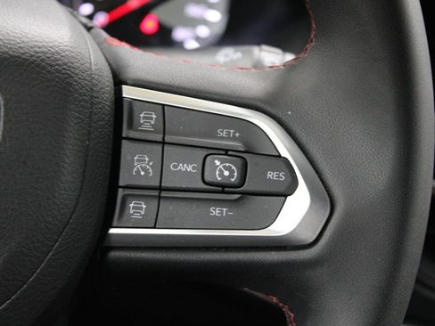 Used 2025 Jeep Compass Trailhawk AWD/4WD image 37