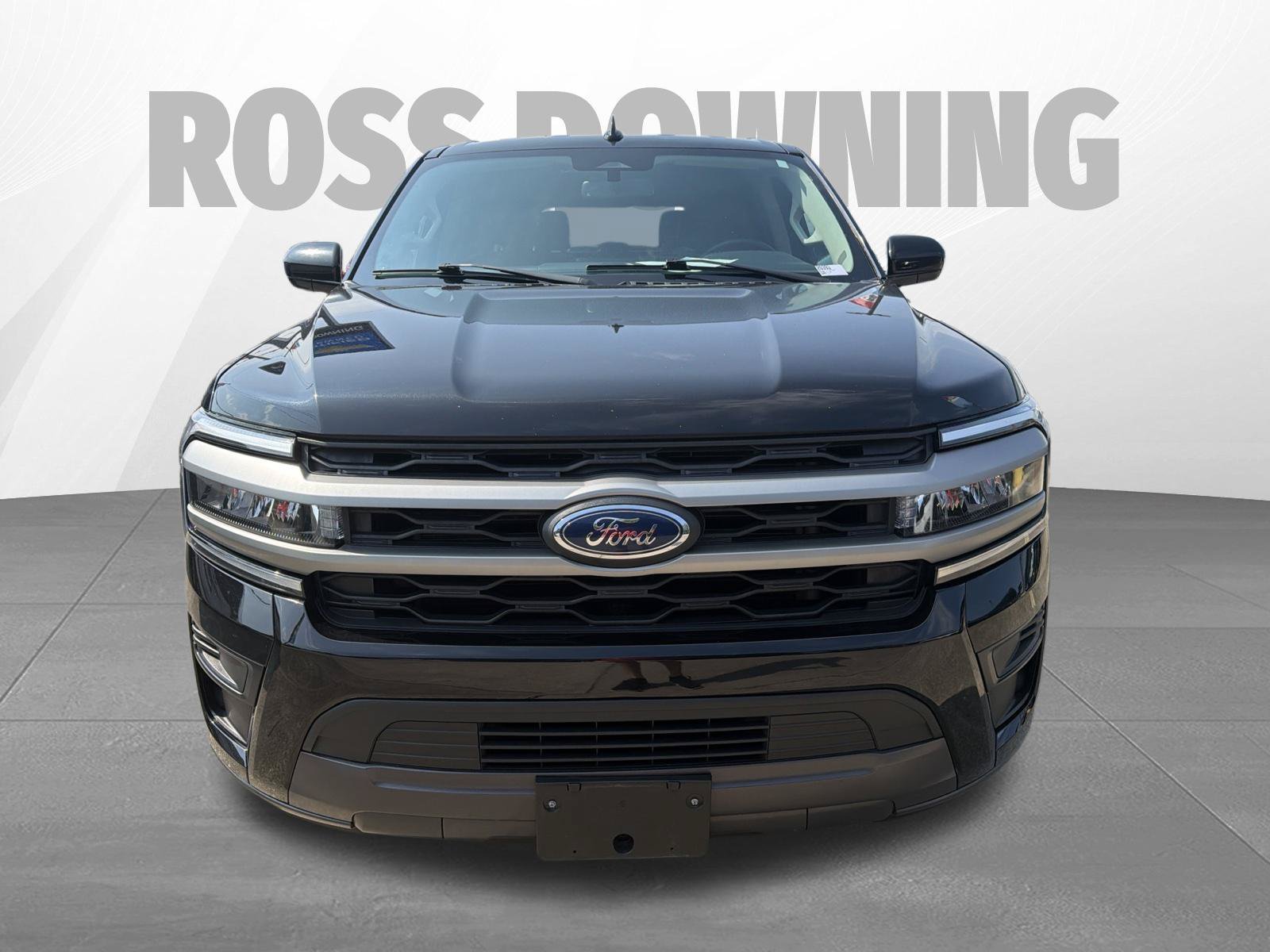 Used 2024 Ford Expedition XLT AWD/4WD image 2