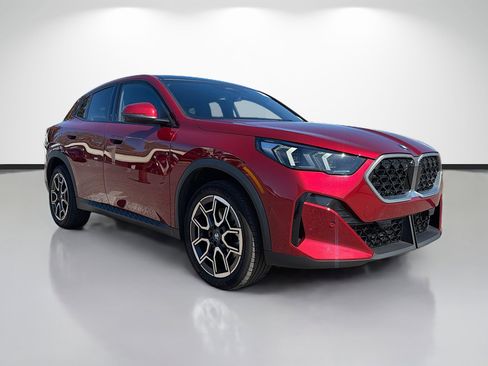 Used 2025 BMW X2 xDrive28i image 1