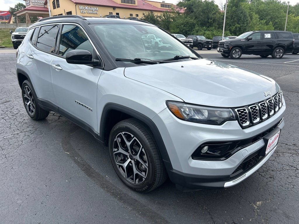Used 2025 Jeep Compass Limited AWD/4WD image 3