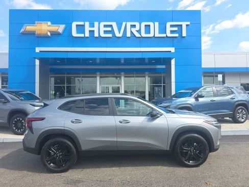 New 2026 Chevrolet Trax ACTIV w/ Sunroof Package image 2