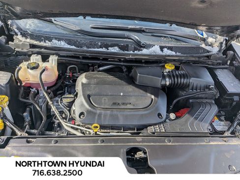 Used 2024 Chrysler Pacifica Touring-L image 38