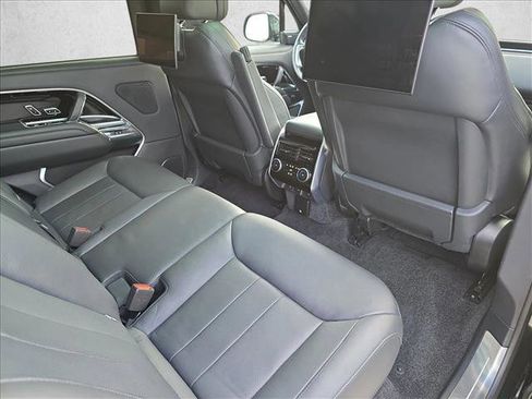 Used 2023 Land Rover Range Rover Long Wheelbase SE image 11