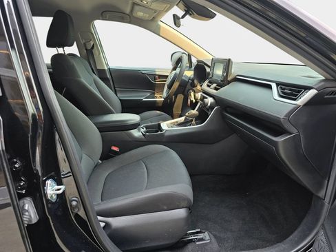 Used 2020 Toyota RAV4 LE AWD/4WD image 12