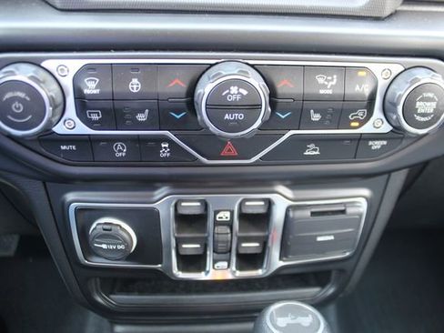 Used 2022 Jeep Wrangler Unlimited Sahara w/ Cold Weather Group image 20