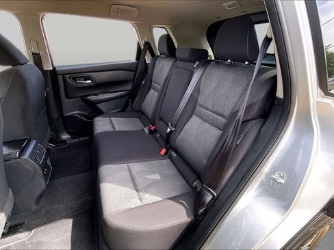 Used 2025 Nissan Rogue SV FWD image 21