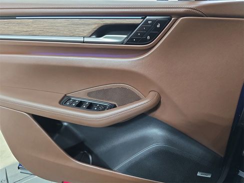 Certified 2025 Porsche Macan 4S Electric image 22