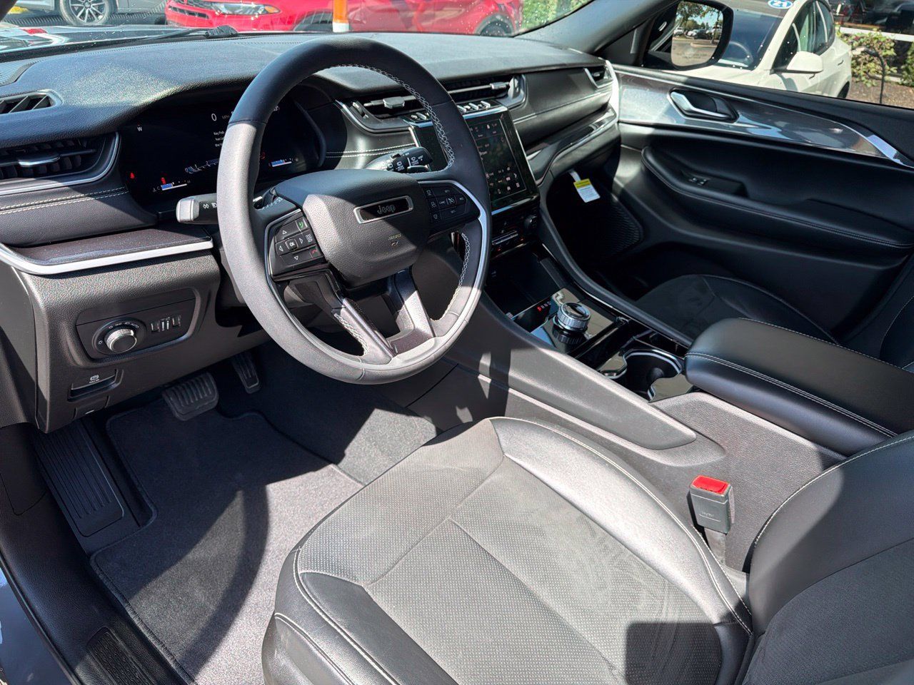 Used 2023 Jeep Grand Cherokee Altitude AWD/4WD image 13