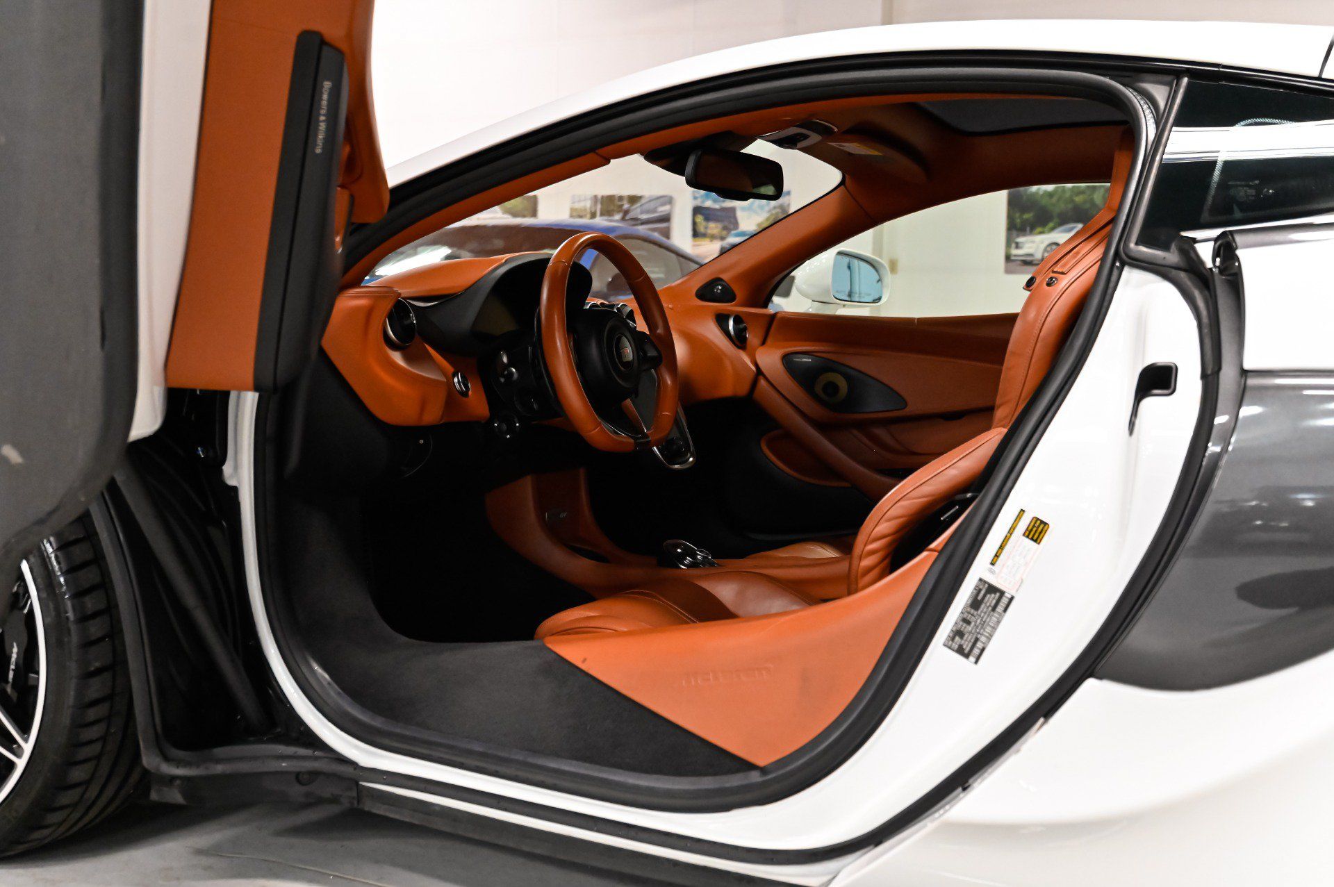 Used 2017 McLaren 570S RWD image 4