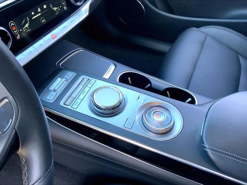 Used 2025 Genesis GV70 2.5T image 17