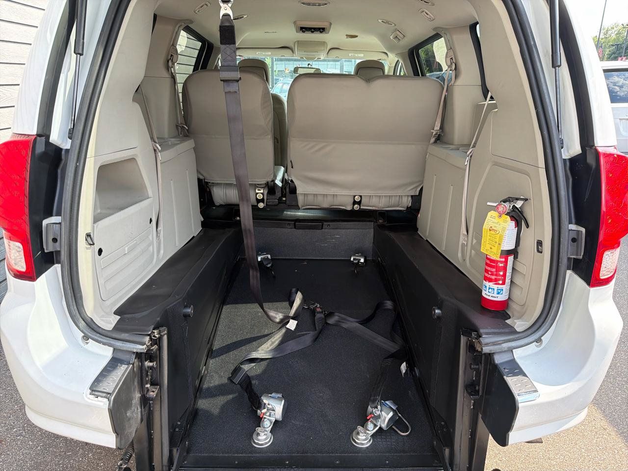 Used 2017 Dodge Grand Caravan SE w/ Power Window Group FWD image 6