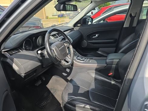 Used 2018 Land Rover Range Rover Evoque SE image 13