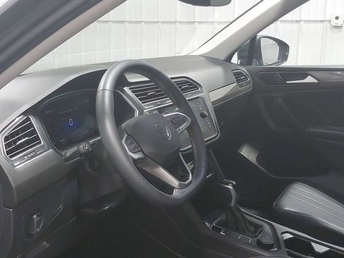 Used 2023 Volkswagen Tiguan SE image 15