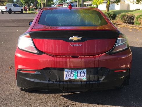 Used 2018 Chevrolet Volt Premier w/ Driver Confidence Package FWD image 5