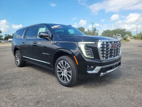 New 2026 GMC Yukon XL Denali w/ Denali Reserve Package RWD image 2