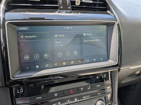 Used 2017 Jaguar F-PACE Prestige image 18