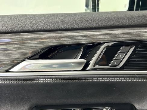Used 2022 Jeep Wagoneer Series III w/ Rear Seat Video Group 1 AWD/4WD image 38
