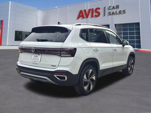 Used 2025 Volkswagen Taos SE AWD/4WD image 6