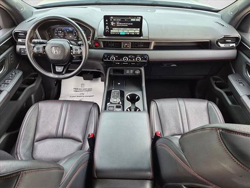 Used 2025 Honda Pilot Black Edition image 17