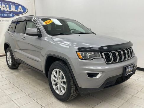 Used 2021 Jeep Grand Cherokee Laredo image 1