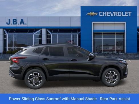 New 2026 Chevrolet Trax LT w/ Sunroof Package image 5