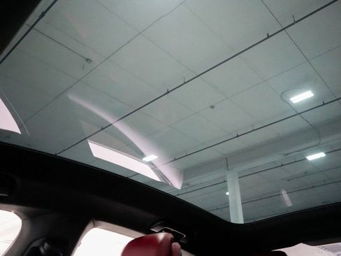 Used 2020 Porsche Taycan Turbo image 31