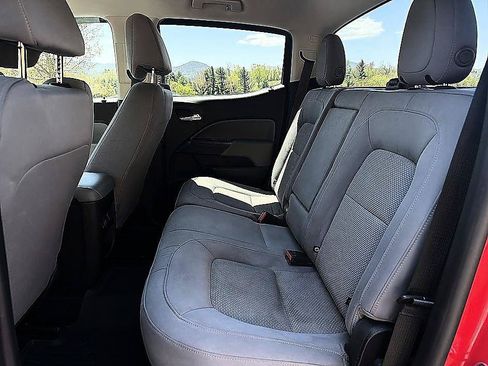 Used 2018 Chevrolet Colorado LT AWD/4WD image 12