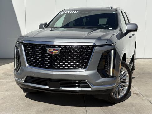 Certified 2025 Cadillac Escalade ESV Premium Luxury AWD/4WD image 1