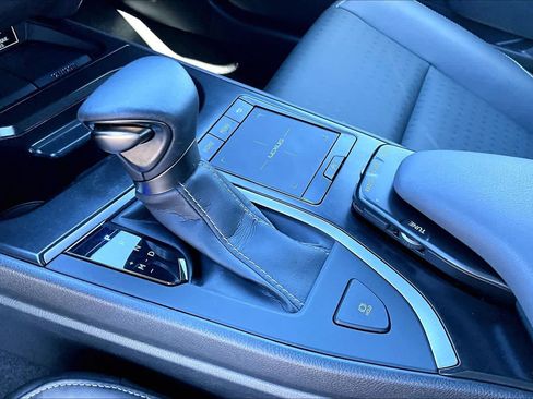 Used 2022 Lexus UX 200 w/ Accessory Package (Z1) FWD image 15