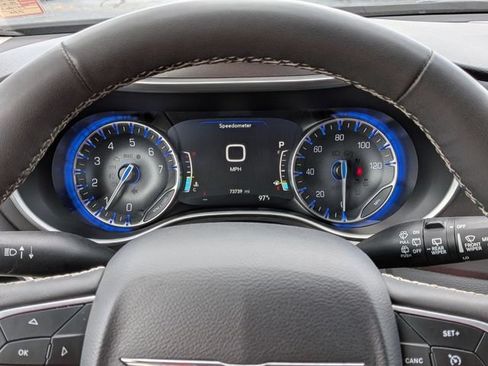 Used 2024 Chrysler Pacifica Touring-L FWD image 21