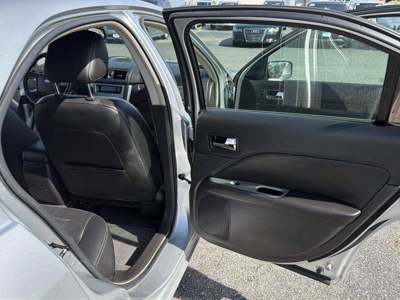 Used 2011 Ford Fusion SEL FWD image 13