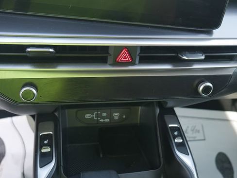 Used 2025 Kia Sorento S w/ Panoramic Sunroof Package FWD image 28