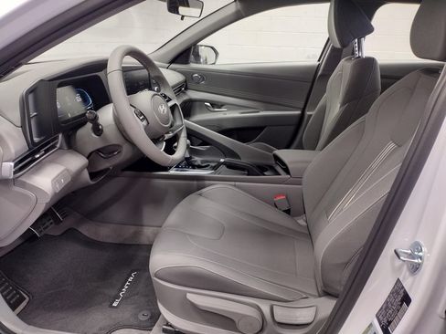 Used 2025 Hyundai Elantra Sport FWD image 18