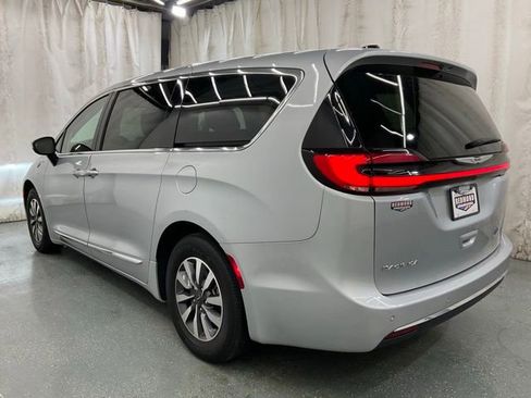 Used 2023 Chrysler Pacifica Limited FWD image 5
