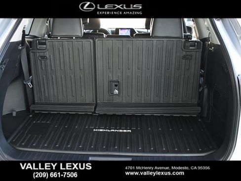 Used 2023 Toyota Highlander XLE image 12