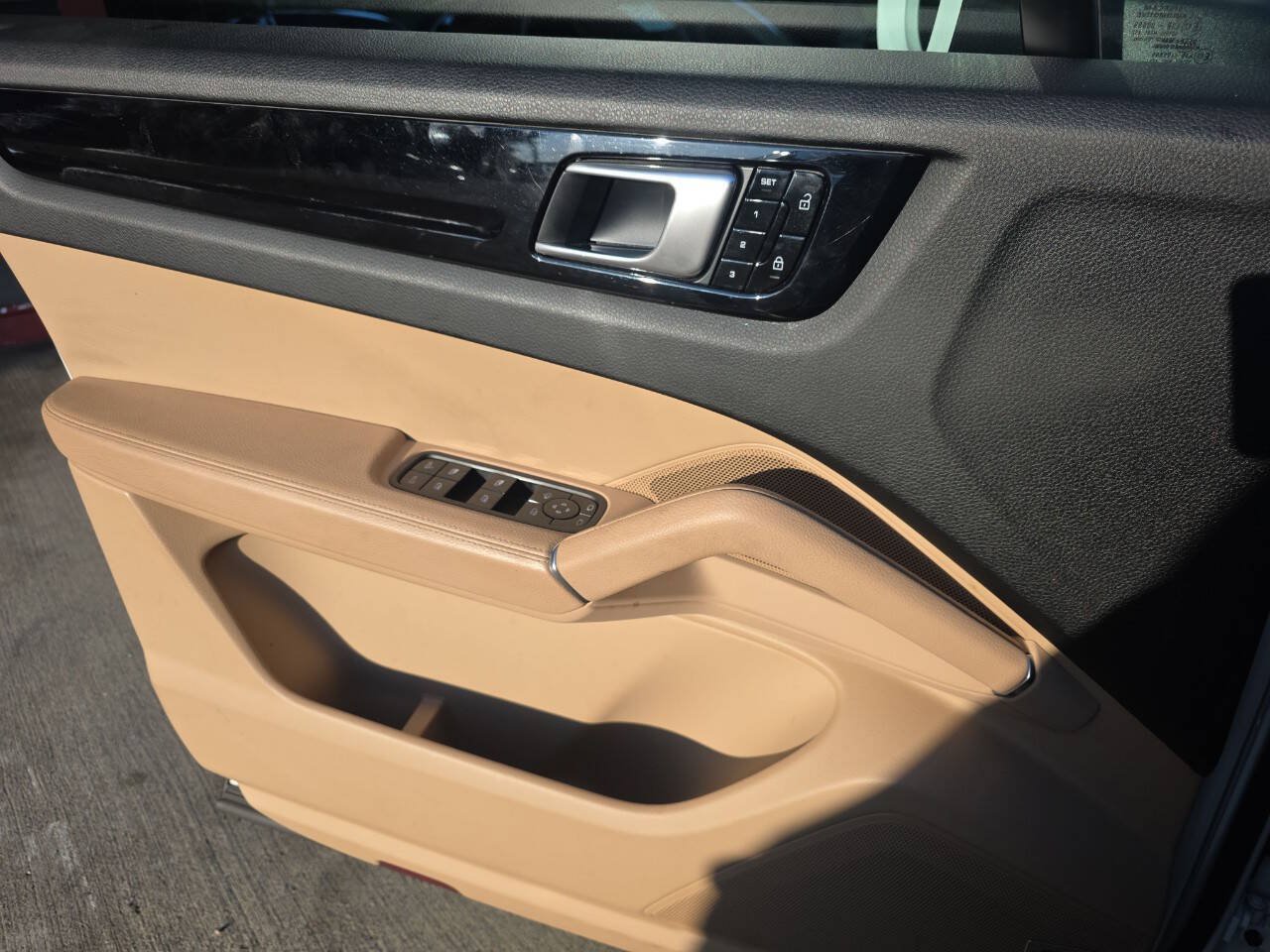 Used 2019 Porsche Cayenne AWD/4WD image 12